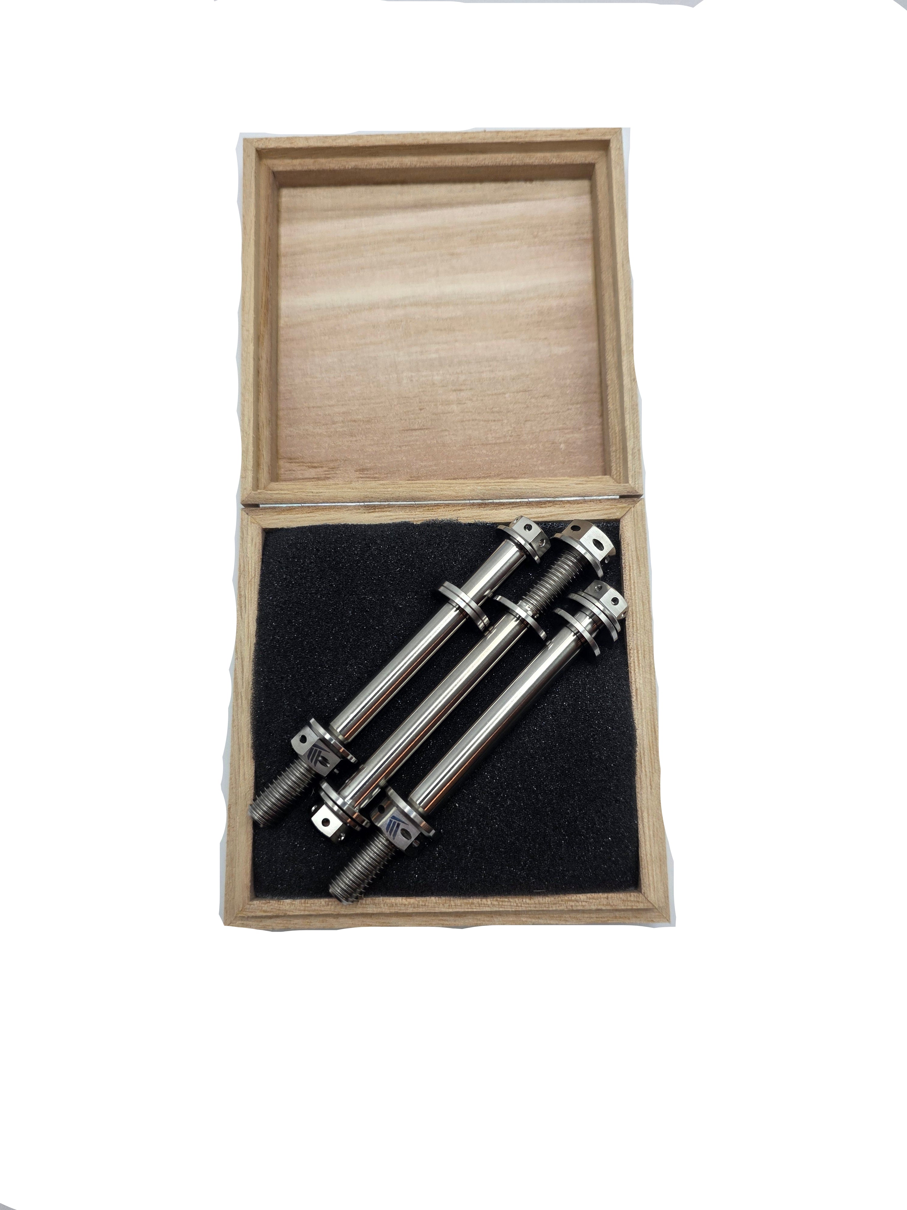 Bouten en moeren set Puch Maxi / E50 / Z50 / ZA50 motorophanging aan frame titanium CLAW